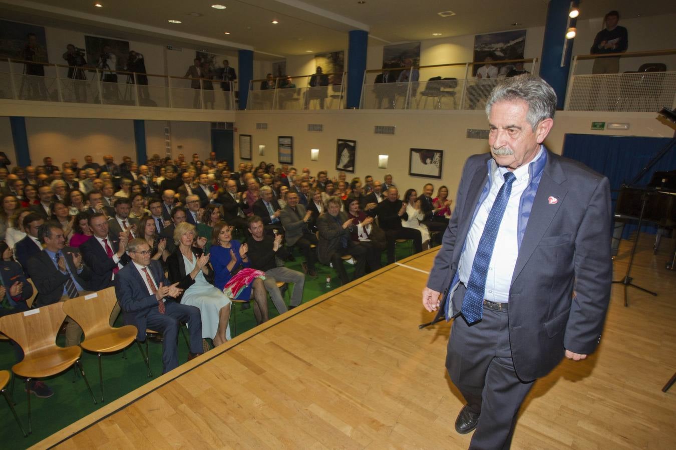 Revilla sube al escenario en la Casa de Cantabria.