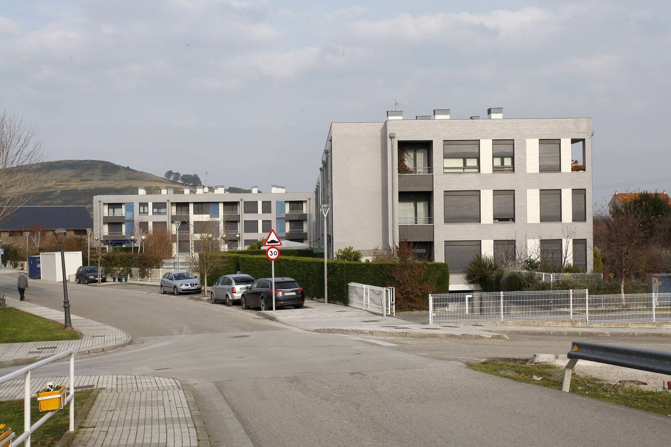 Urbanización de Requejada con viviendas ocupadas de manera ilegal.