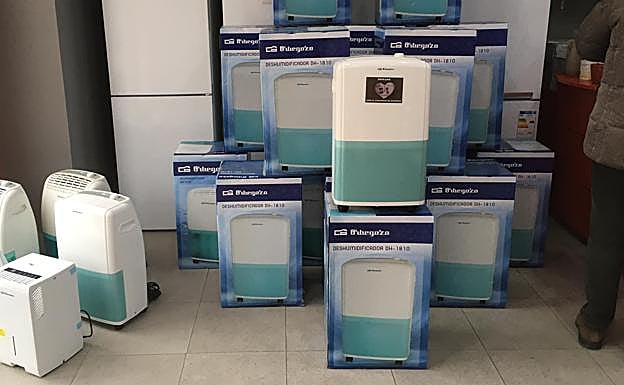 Deshumificadores que se han repartido ya entre los afectados por las inundaciones.