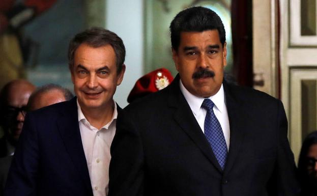 El expresidente del Gobierno, José Luis Rodriguez Zapatero, junto al presidente de Venezuela Nicolás Maduro.