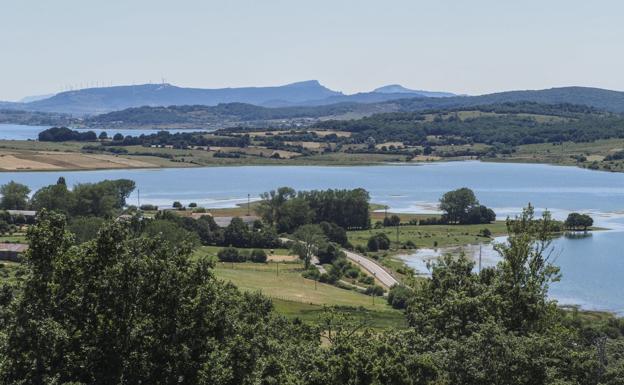 Vista general del pantano del Ebro, ubicado en la comarca de Campoo-Los Valles.