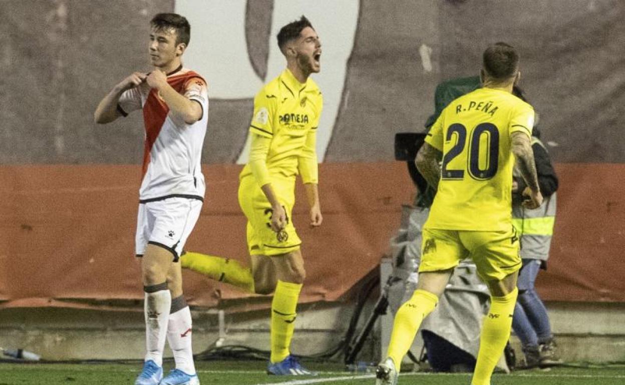 Fer Niño celebra el gol que le marcó al Rayo en Vallecas. 
