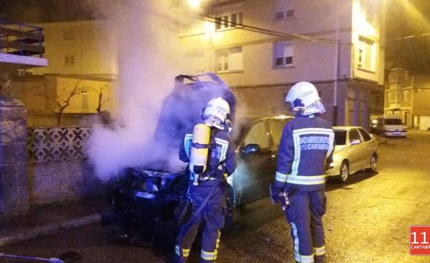 Incendio de vehículo en Reinosa.