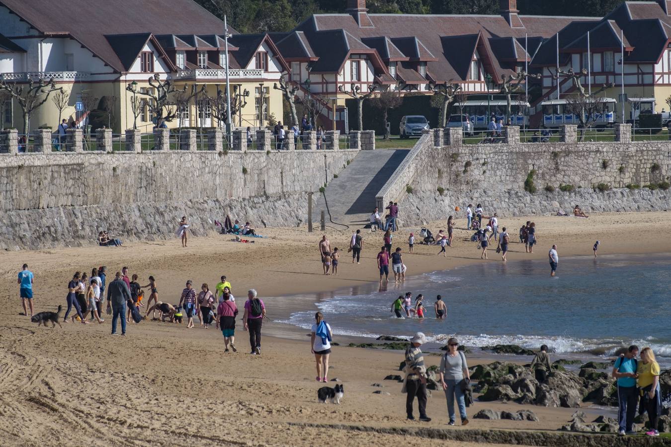 Fotos: Sol y playa en pleno mes de febrero en Cantabria