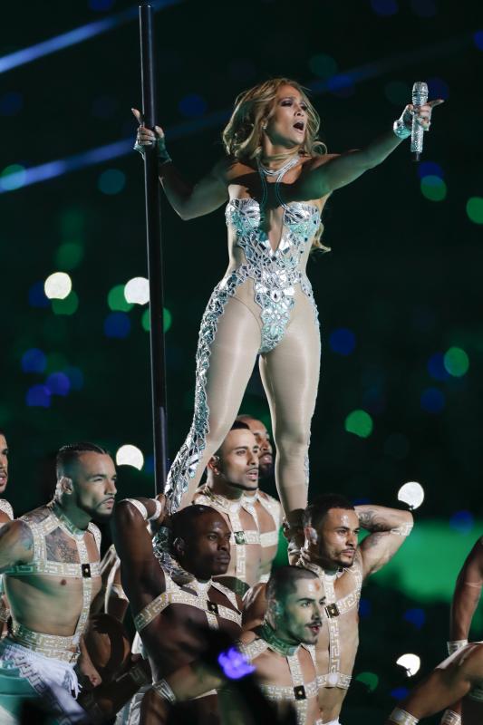 Jennifer Lopez y Shakira arrasan en la Super Bowl más latina de la historia