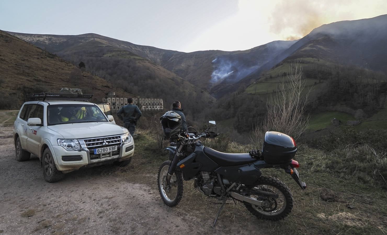El fuego palidece aún más el paisaje invernal de los pastos en Vega de Pas y los expertos alertan del deterioro de la calidad del suelo
