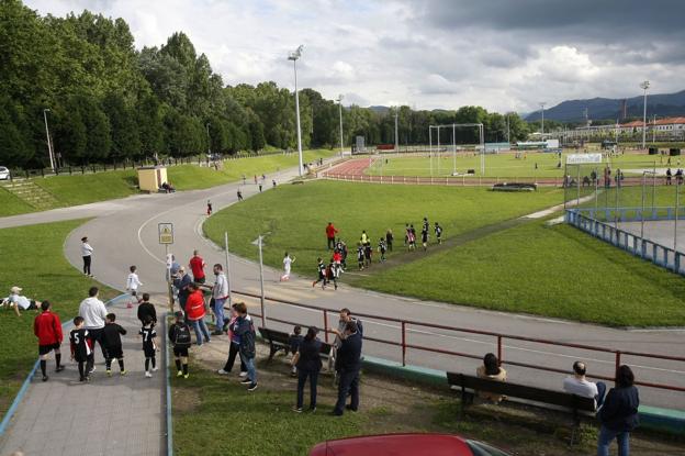 En las instalaciones del complejo deportivo Óscar Freire entrenan y compiten numerosos clubes y escuelas.