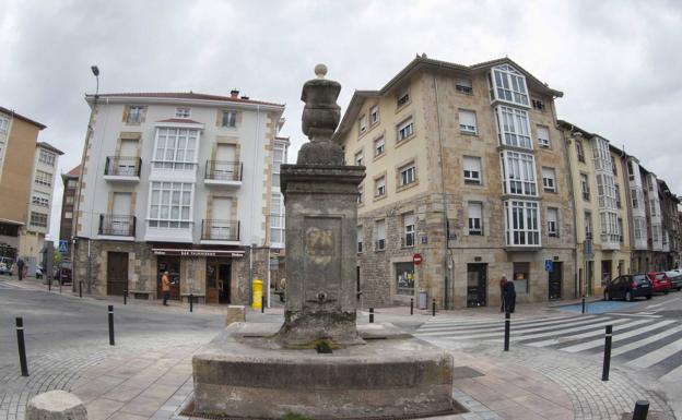 La fuente de la Aurora está en la calle Mayor de Reinosa.