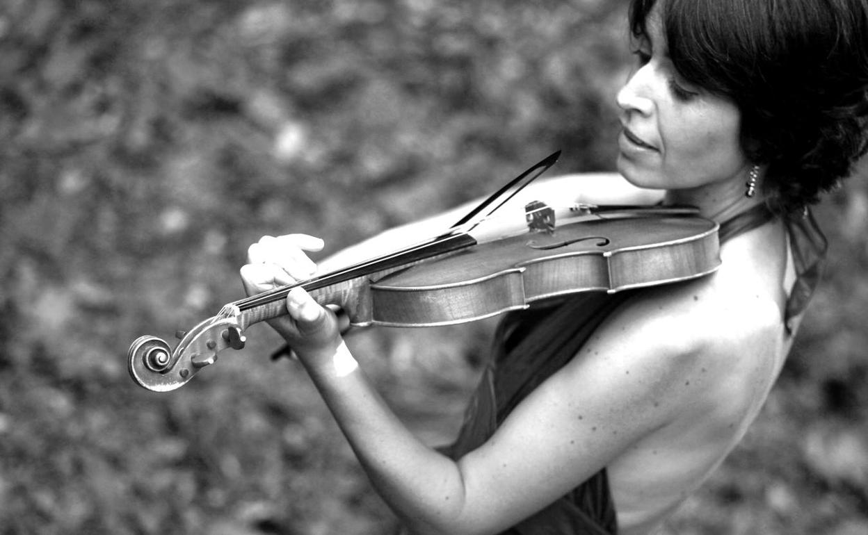 Amandine Beyer fue alabada por su grabación de las 'Partitas y Sonatas' de Bach