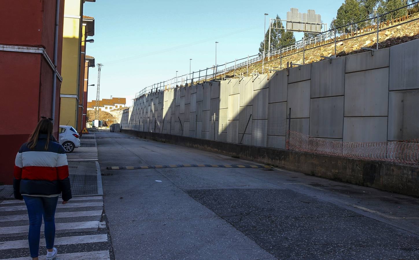 Los vecinos más afectados por las obras del nuevo vial de la autovía se quejan de la inseguridad y la suciedad del barrio