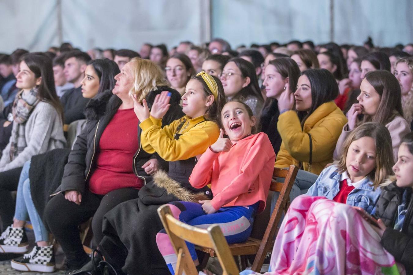 La fase preliminar del popular Concurso de Murgas del Carnaval de Santoña se puso en marcha en la noche del viernes y continuará a lo largo del fin de semana.