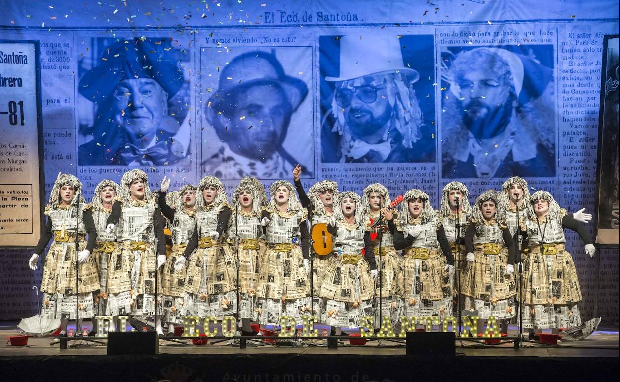 La agrupación 'Santoñíssima', durante su actuación de anoche.