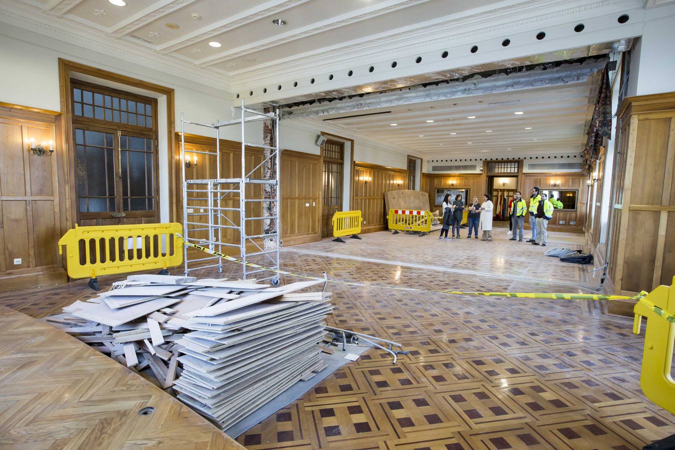 La renovación del icono de La Magdalena pretende mantener su esencia y su estética clásica, por lo que la mayor parte de los materiales utilizados son idénticos a los que sustituye | Las intervenciones en el edificio comenzaron en noviembre y está previsto que terminen para mayo, antes de que comiencen los cursos de verano de la UIMP