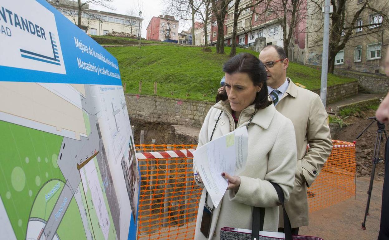 La alcaldesa Gema Igual ha visitado este martes las obras del Cabildo.