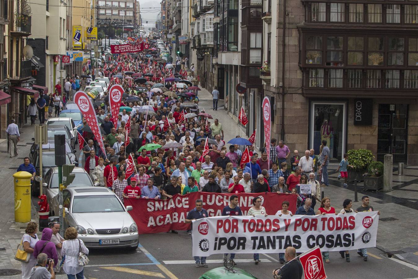 Manifestación contra el cierre de Sniace y reclamando medidas urgentes contra la crisis. Julio de 2014