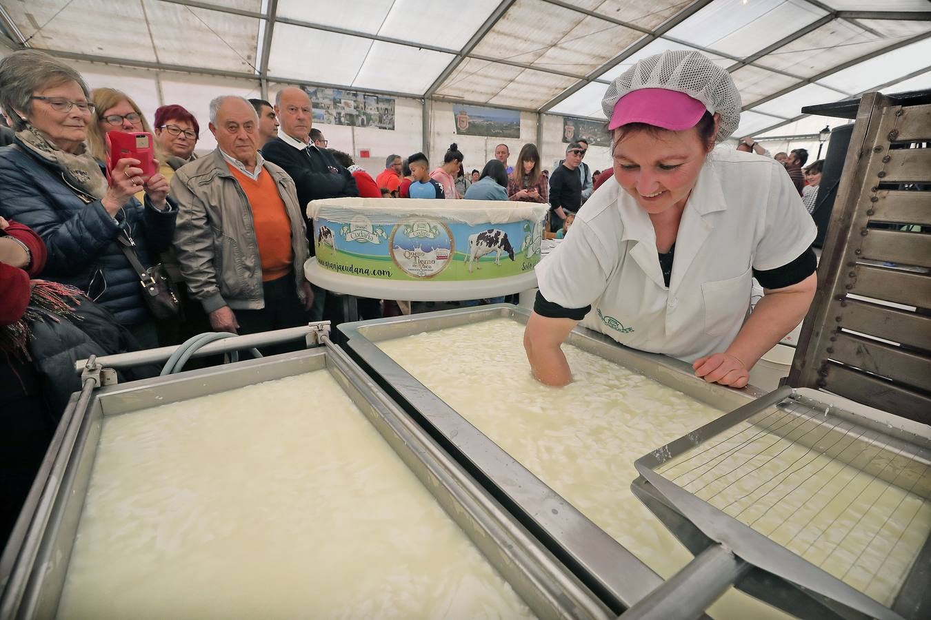 La Feria de la Leche de Trasierra ha ensalzado la labor de los ganaderos y un precio justo para la leche por cuarto año consecutivo, un evento con gran aceptación que se ha celebrado en este barrio del municipio de Ruiloba con motivo de la festividad de Santa Eulalia. 