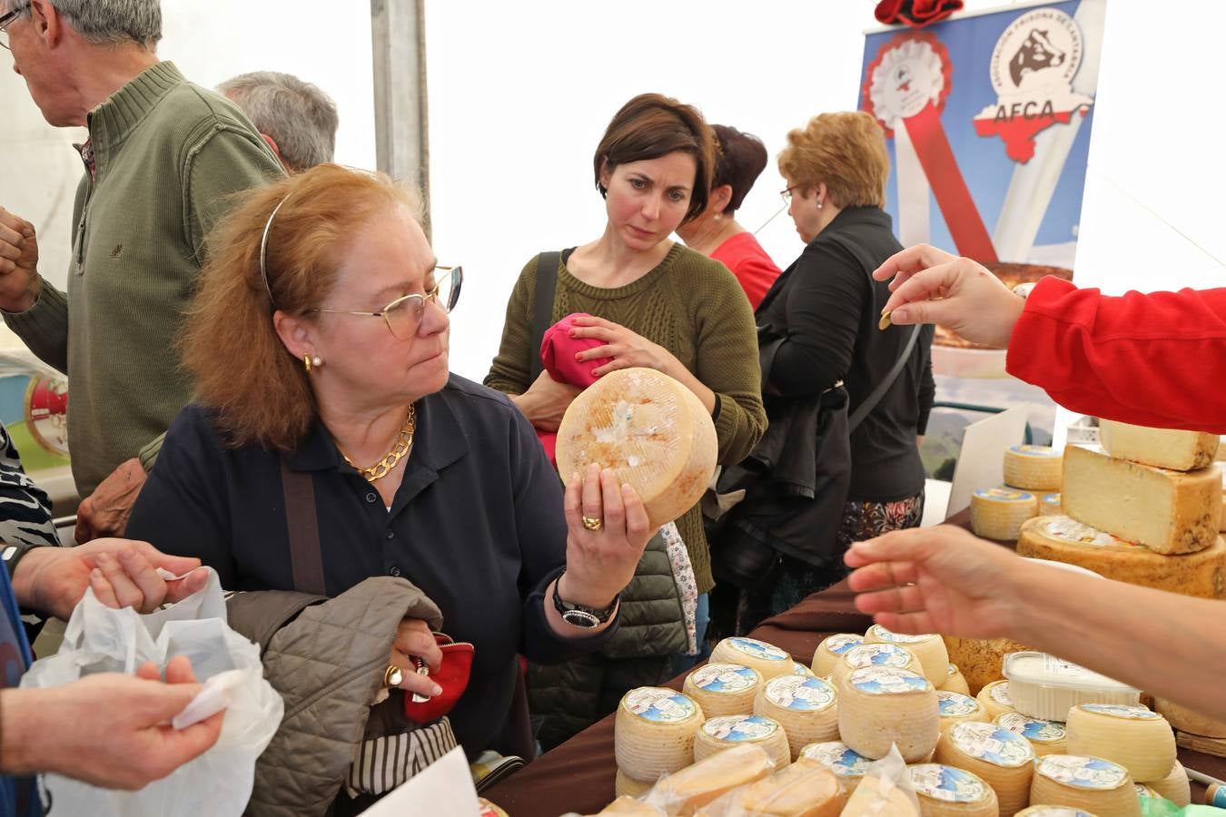 La Feria de la Leche de Trasierra ha ensalzado la labor de los ganaderos y un precio justo para la leche por cuarto año consecutivo, un evento con gran aceptación que se ha celebrado en este barrio del municipio de Ruiloba con motivo de la festividad de Santa Eulalia. 