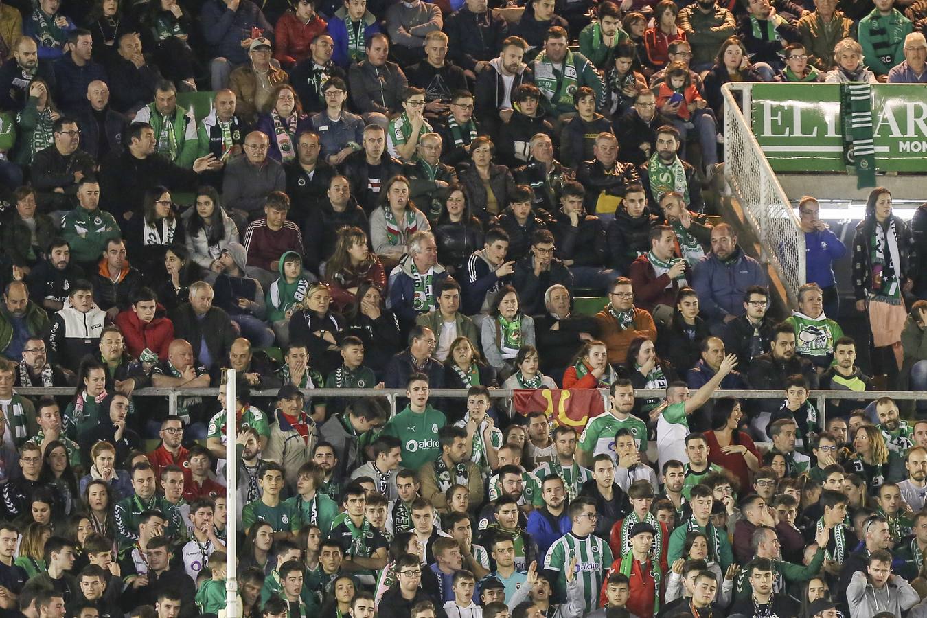 Fotos: Búscate si estuviste en la Tribuna Norte de los Campos de Sport