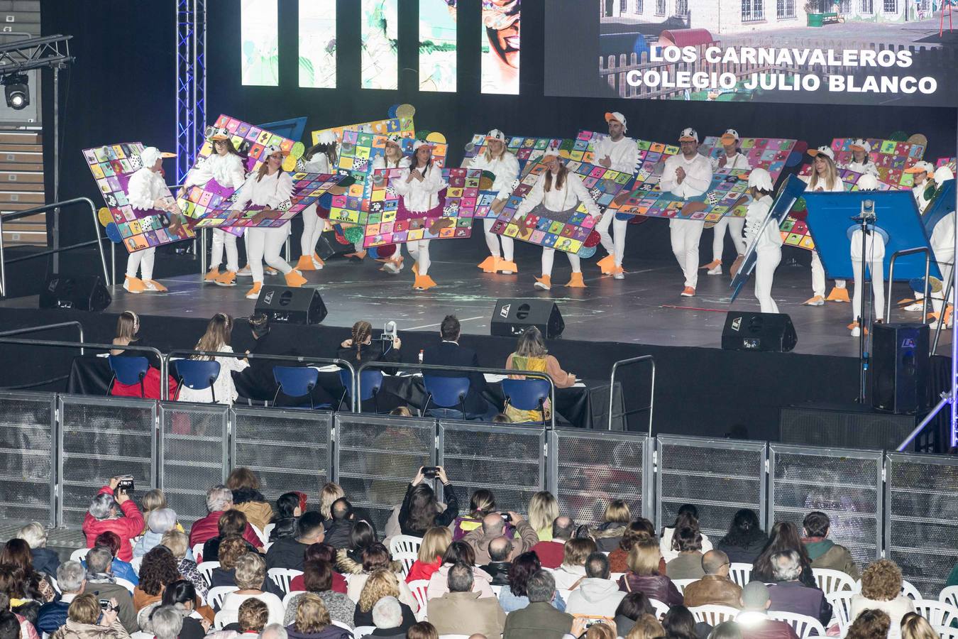 Esta noche, a las ocho de la tarde, tuvo lugar la Gran Gala con 1.300 participantes que exhibieron sus disfraces, que hasta ese momento mantenían en secreto. El jurado deliberará y anunciará el sábado los finalistas