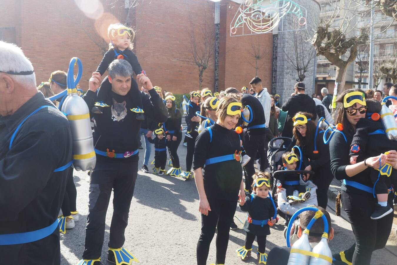 Fotos: El Carnaval arranca en Laredo con un desfile infantil