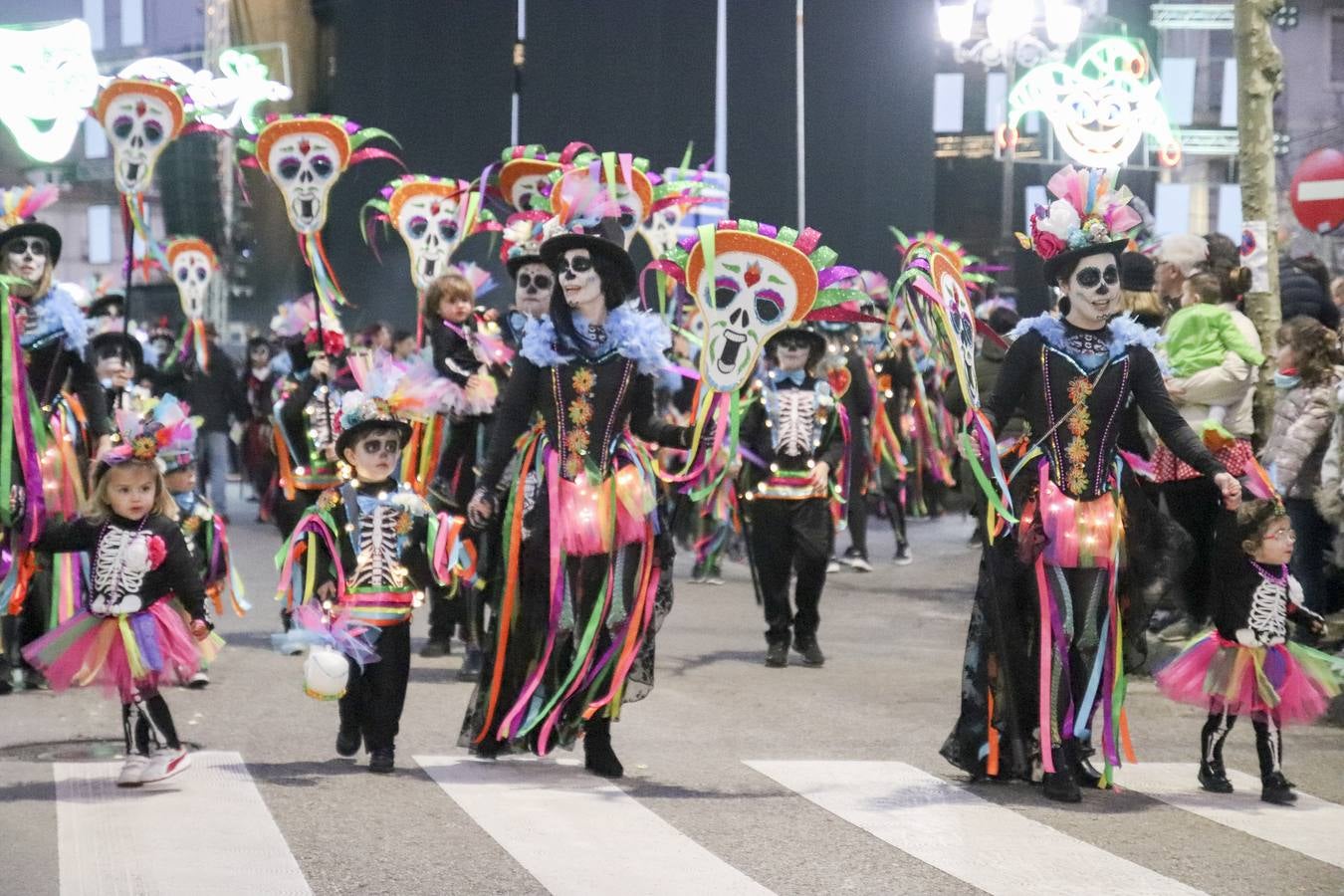 Fotos: Disfraces, charangas y artilugios, en el desfile de Laredo