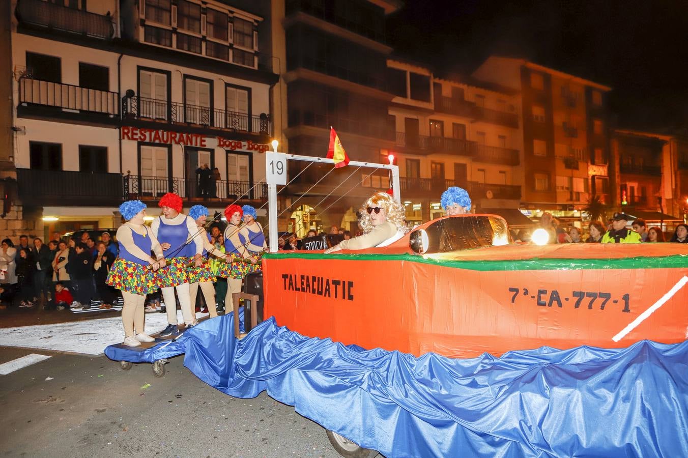 Fotos: Murgas y pasacalles en el día grande del carnaval en San Vicente de la Barquera