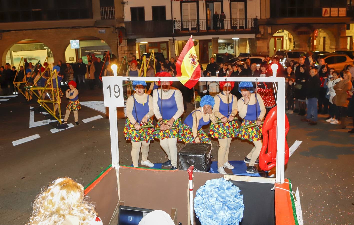 Fotos: Murgas y pasacalles en el día grande del carnaval en San Vicente de la Barquera