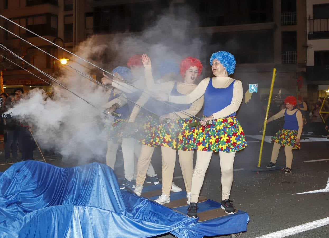 Fotos: Murgas y pasacalles en el día grande del carnaval en San Vicente de la Barquera