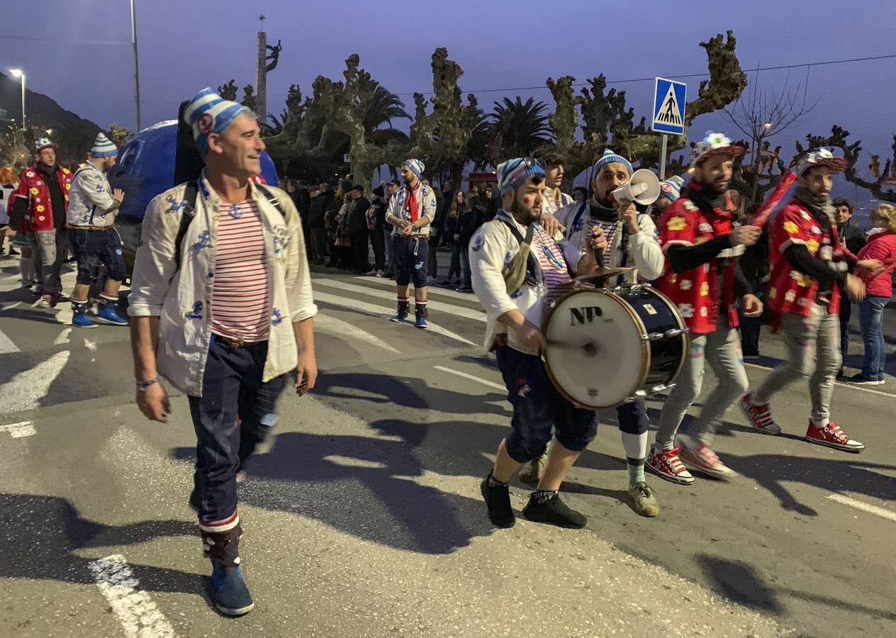 Fotos: Gran desfile de carnaval en Santoña