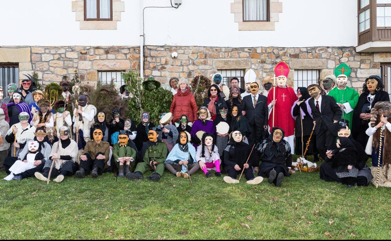 La mascarada Los Zamarrones de Lanchares incorpora nuevos trajes y personajes