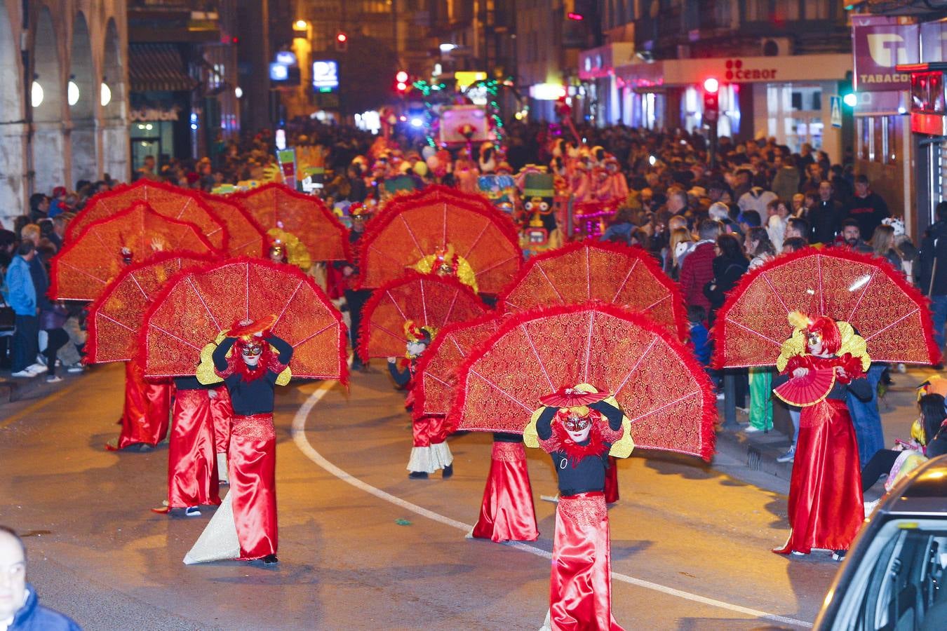 Fotos: Desfile multitudinario en Torrelavega