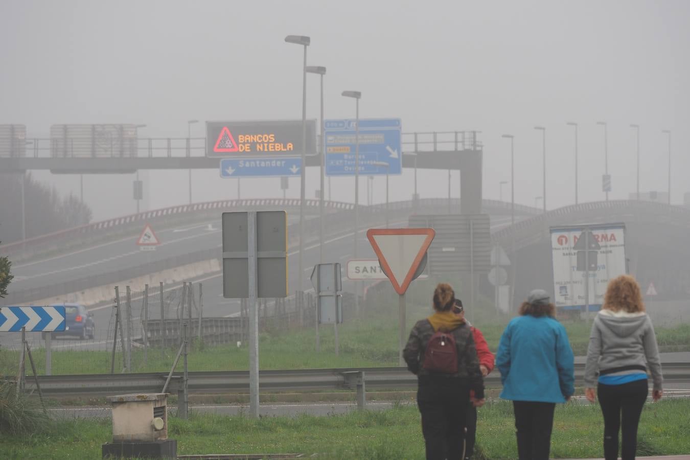 Fotos: Un paseo fantasmagórico por Santander bajo la niebla