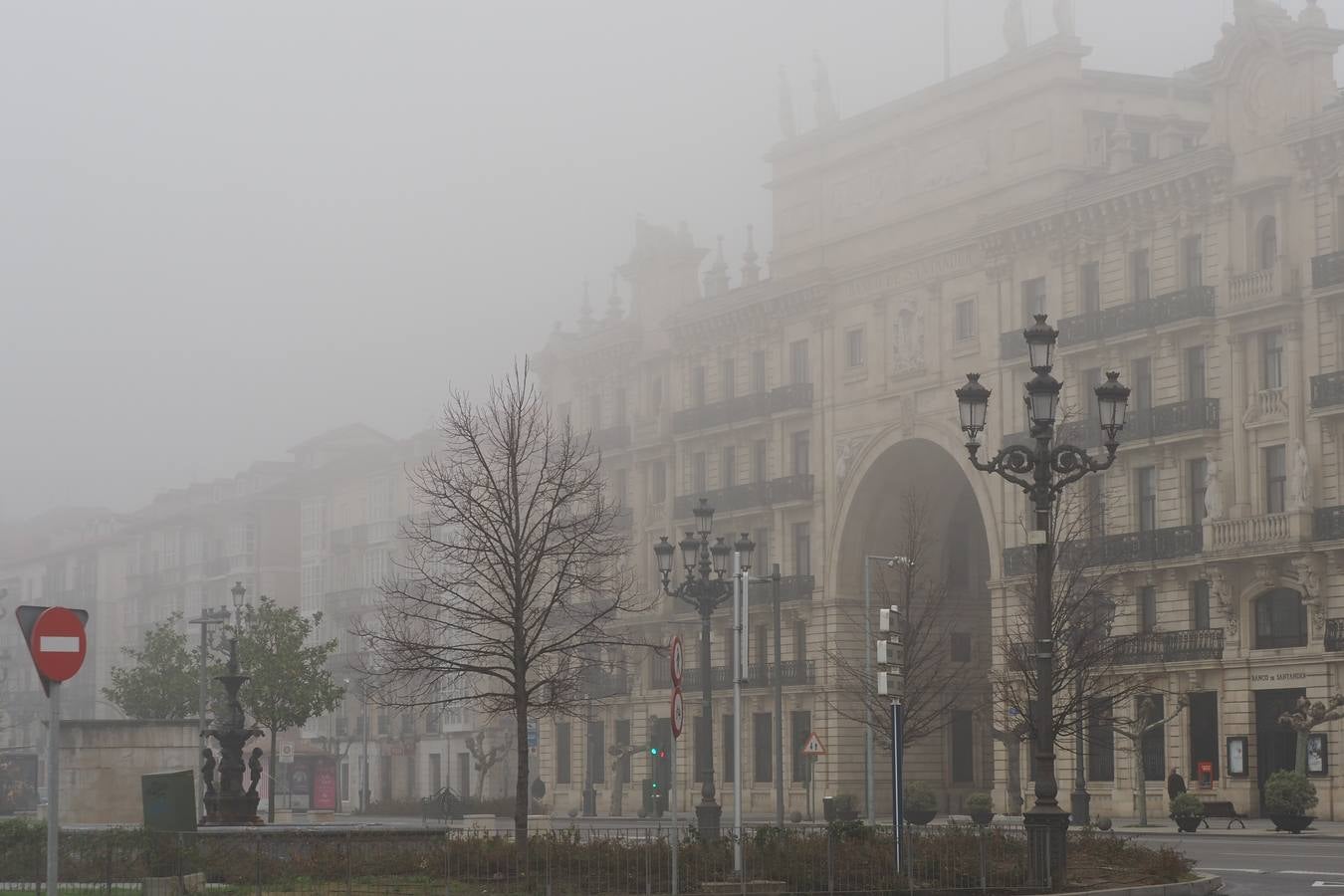 Fotos: Un paseo fantasmagórico por Santander bajo la niebla