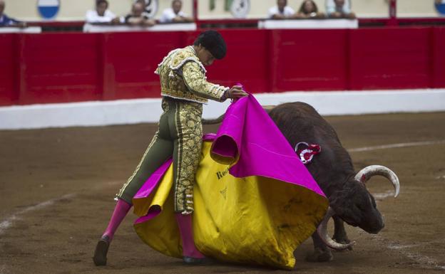 magen del diestro Roca Rey durante una corrida de la anterior Feria de Santiago