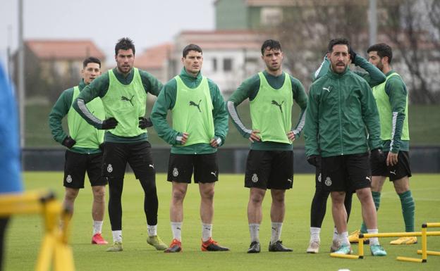 Dani Toribio, a la derecha, junto a Goñi, Sergio Ruiz, Jon Ander y Enzo Lombardo. 