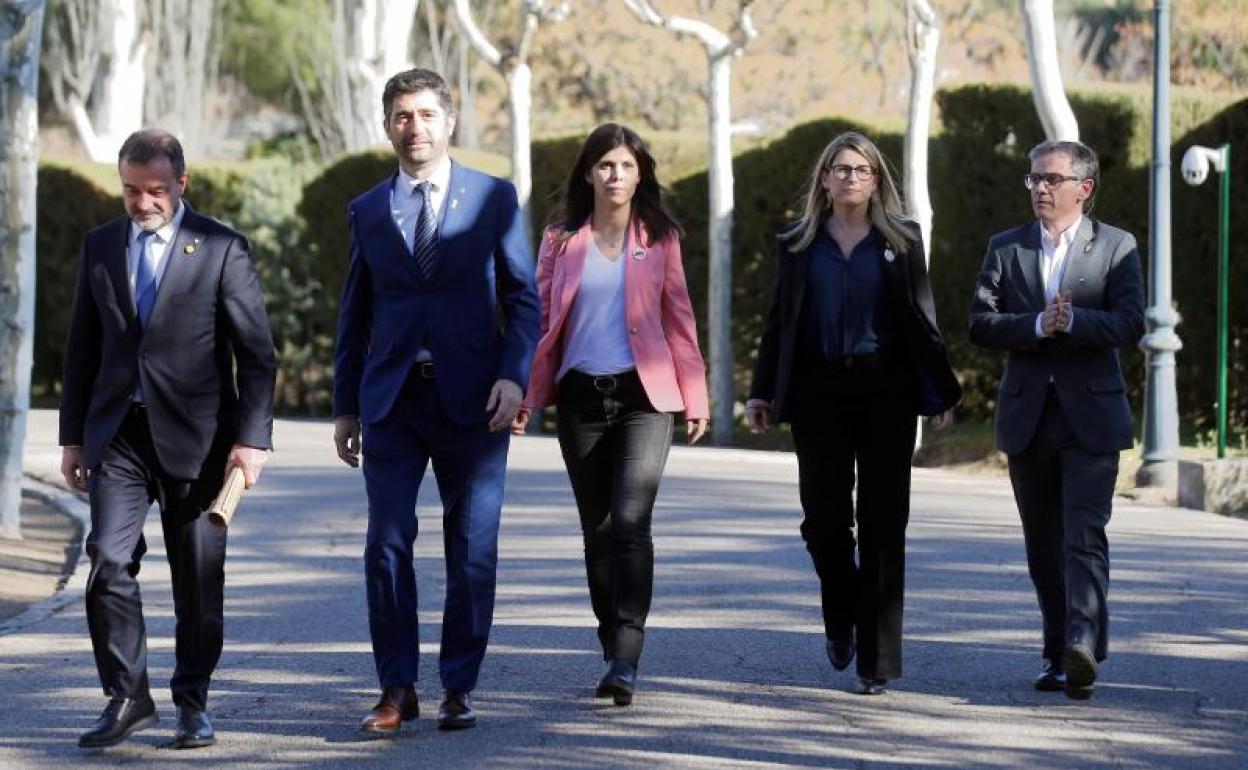 Los miembros de la mesa de negociación con el Gobierno en La Moncloa 