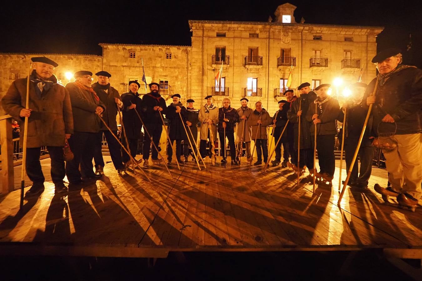 Santander, Torrelavega, Soba o Reinosa fueron algunos de los puntos donde se escucharon los tradicionales cantos de bienvenida a la primavera. En la imagen, las marzas de Reinosa