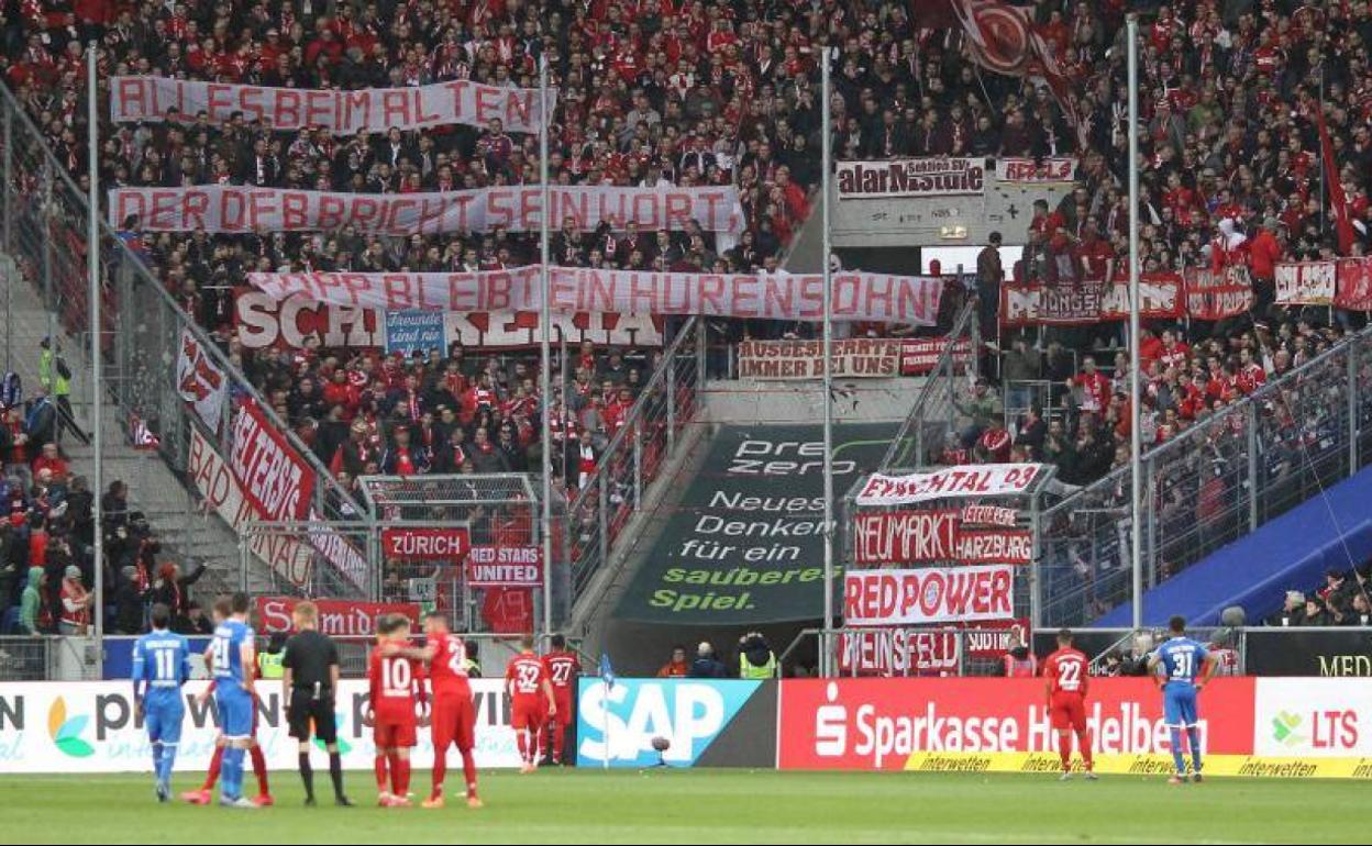 Hoffenheim y Bayern hacen diez minutos de «huelga» contra los ultras