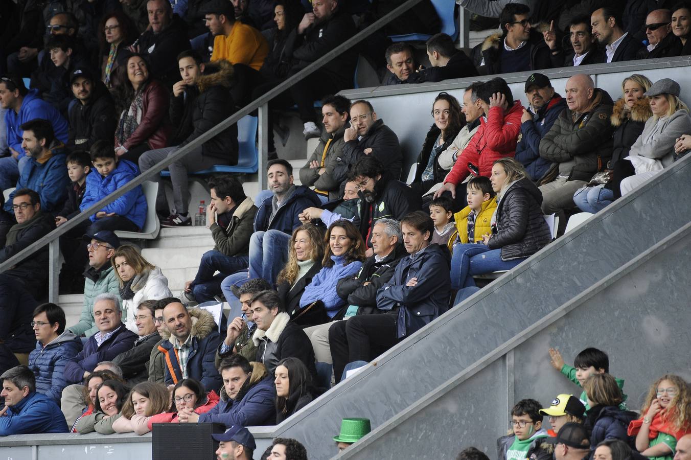 Fotos: Gran ambiente en el derbi del Malecón entre el Aldro Independiente y el Bathco