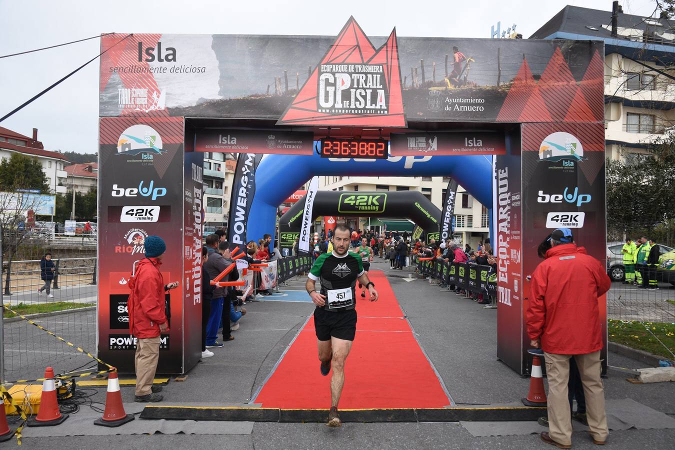 Fotos: Imágenes de la llegada del Trail Ecoparque Trasmiera que ganó Luis Alberto Hernando