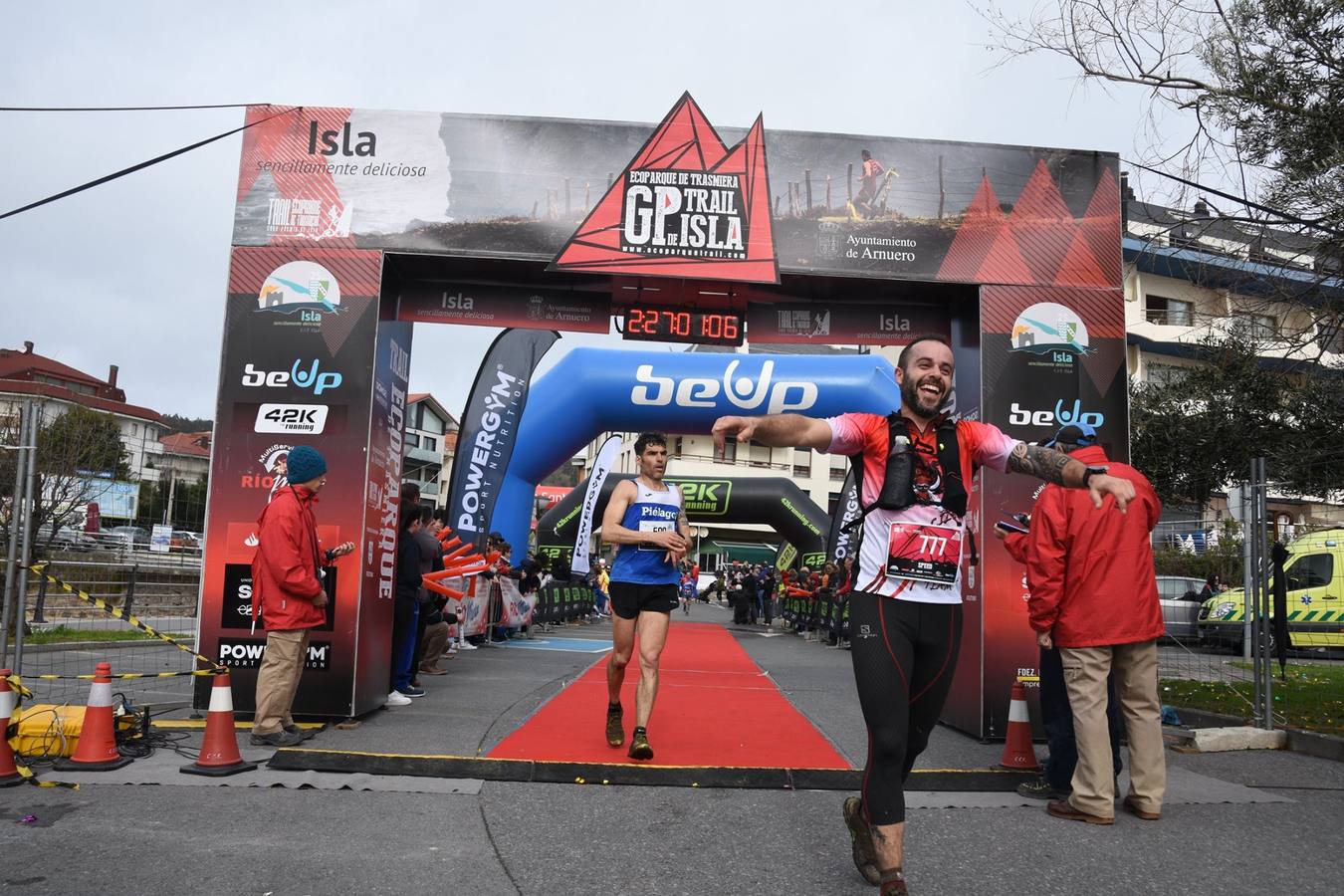 Fotos: Imágenes de la llegada del Trail Ecoparque Trasmiera que ganó Luis Alberto Hernando