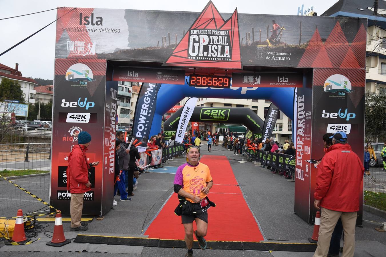 Fotos: Imágenes de la llegada del Trail Ecoparque Trasmiera que ganó Luis Alberto Hernando