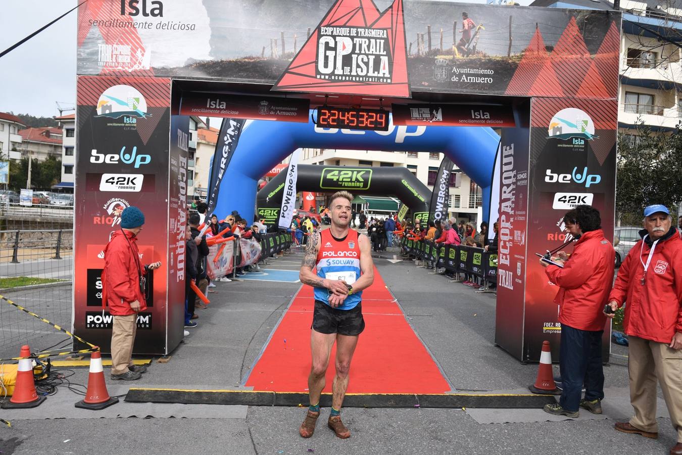 Fotos: Imágenes de la llegada del Trail Ecoparque Trasmiera que ganó Luis Alberto Hernando