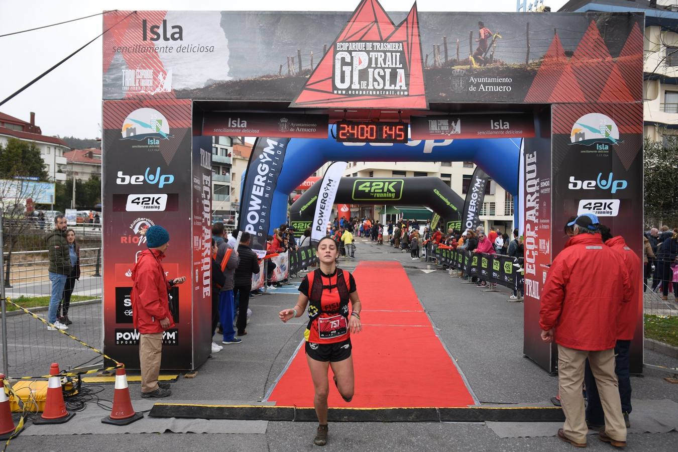 Fotos: Imágenes de la llegada del Trail Ecoparque Trasmiera que ganó Luis Alberto Hernando