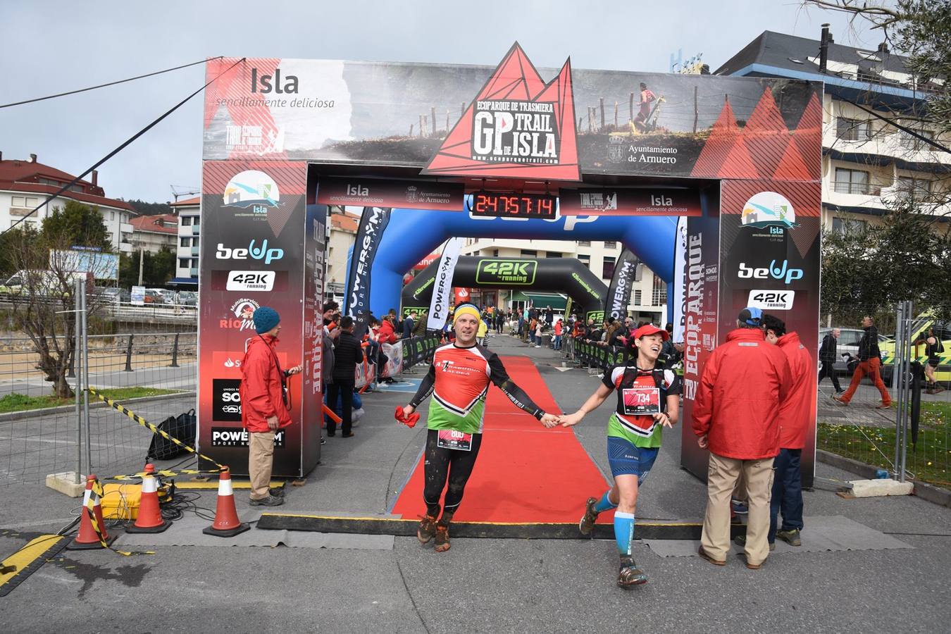 Fotos: Imágenes de la llegada del Trail Ecoparque Trasmiera que ganó Luis Alberto Hernando