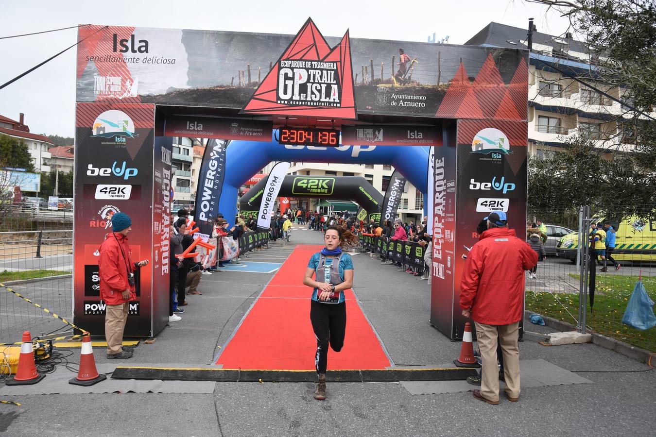 Fotos: Imágenes de la llegada del Trail Ecoparque Trasmiera que ganó Luis Alberto Hernando