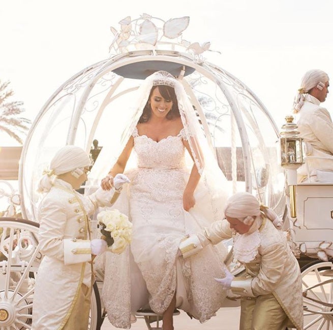 Disney, la factoría de los sueños, amplía su oferta para dar el 'sí, quiero' como una princesa de película y se inspira en Cenicienta, Blancanieves o Ariel