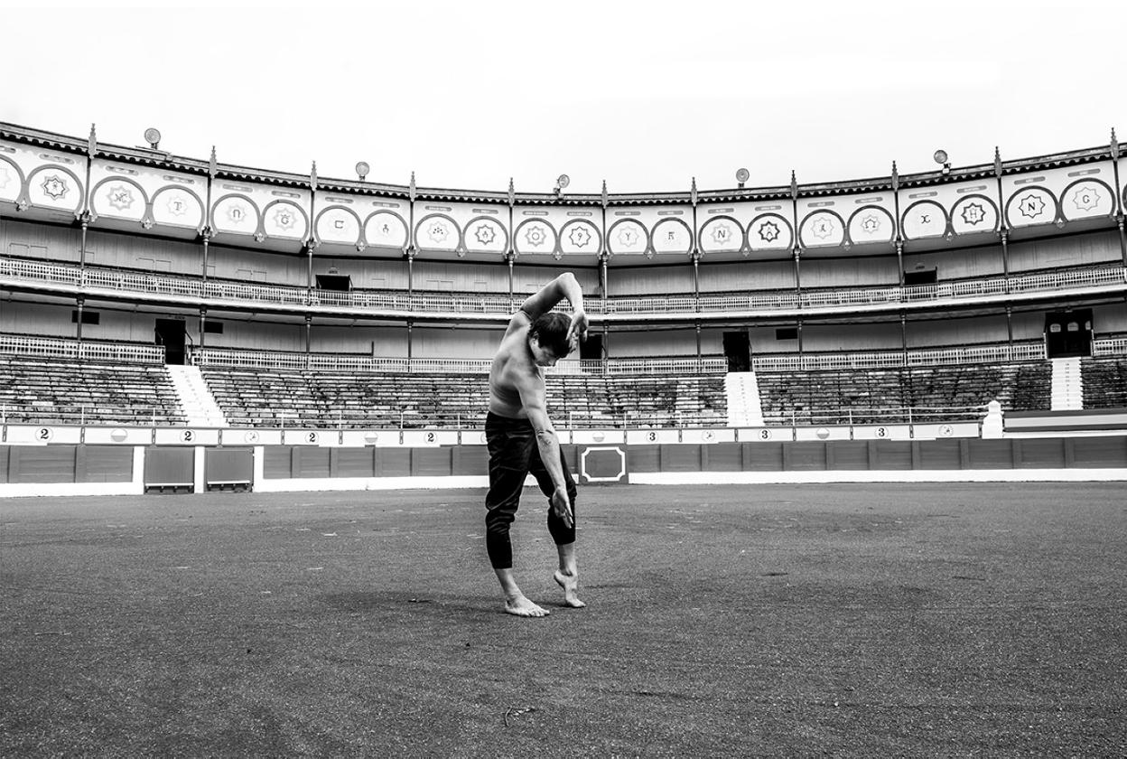 Fotografía de Araceli Gedack con el coreógrafo y bailarín Alberto Pineda, incluida en este circuito artístico. 