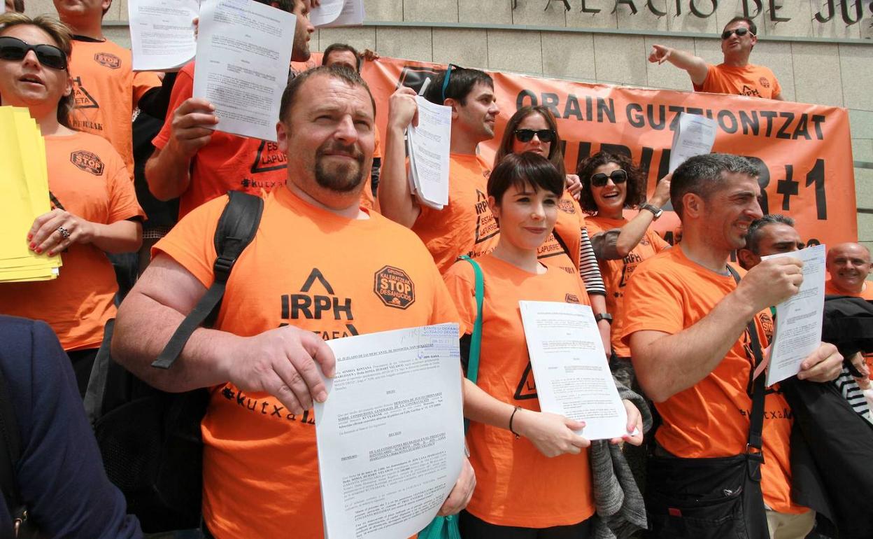 Concentración de afectados por el IRPH en San Sebastián. 