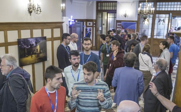 Alumnos de la UIMP en los pasillos de la Magdalena.